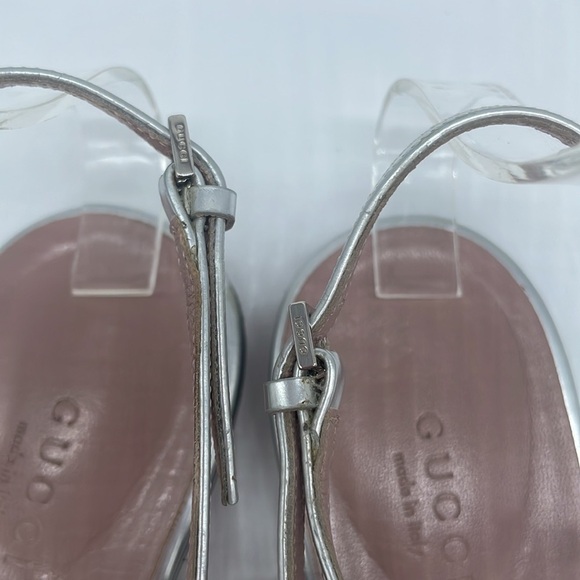 Gucci Metallic Silver leather Horsebit T strap flat sandals 38 - Picture 3 of 8